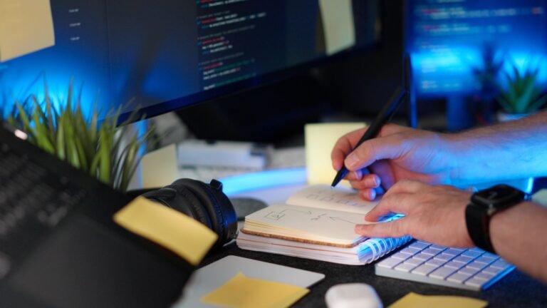 An editorial image illustrating note taking setup students device app workflow.